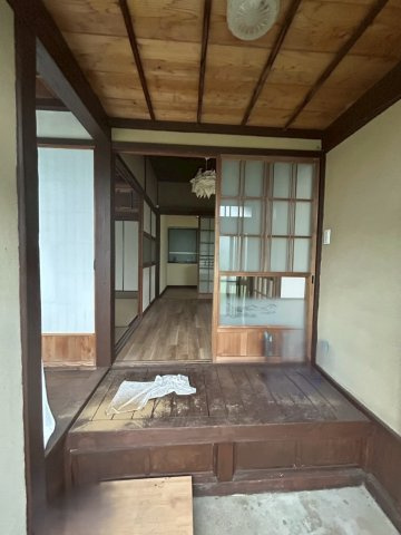 潮来市辻　中古戸建の玄関