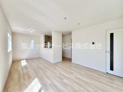 【居間・リビング】 | 富士市天間 16期 新築一戸建て 2号棟 | おしゃれなリビングです