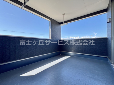 【バルコニー】 | 富士市天間 16期 新築一戸建て 2号棟 | 外からの目が気にならないバルコニーで洗濯物が干せます