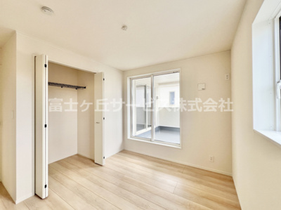 【洋室】 | 富士宮市万野原新田 29期 新築一戸建て 3号棟 | 5.7帖の洋室です