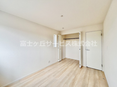 【洋室】 | 富士宮市万野原新田 29期 新築一戸建て 3号棟 | 6帖の洋室です