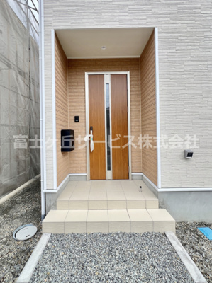 【エントランス】 | 富士宮市万野原新田 29期 新築一戸建て 3号棟 | エントランスです