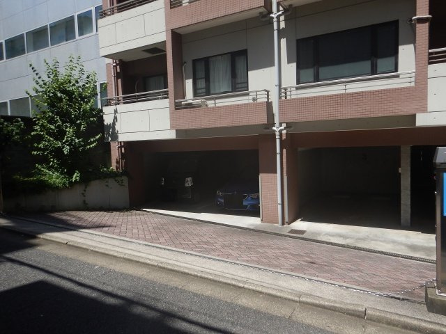ビヴァーチェ赤坂の駐車場