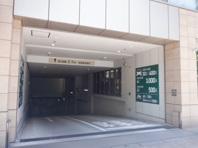 白金タワーの駐車場