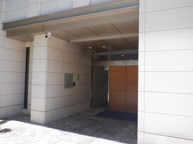 白金タワーのエントランス