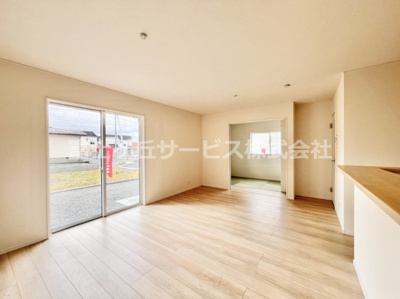 【居間・リビング】 | 富士宮市万野原新田 29期 新築一戸建て 7号棟 | 17.5帖のリビングダイニングです