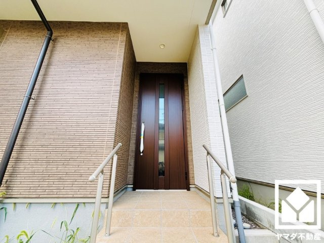 大津市桜野町１丁目　1期　3号地の玄関