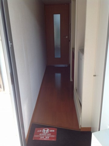 レオパレスルシファーの玄関