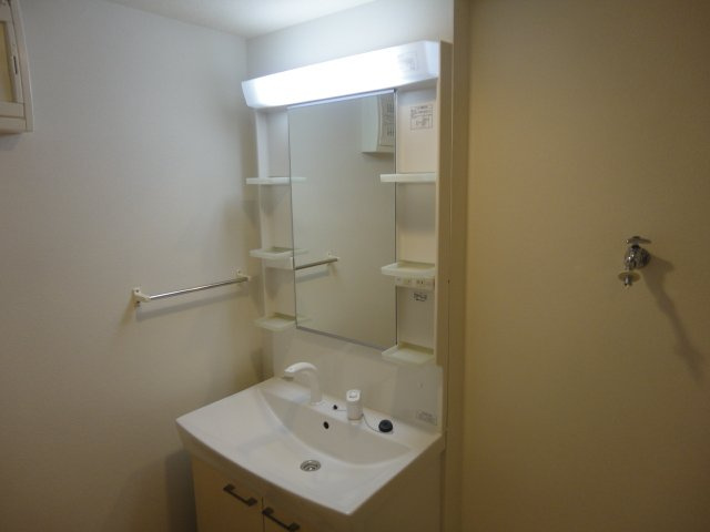 スカイヒルズ光　朝日の洗面所|洗髪洗面化粧台