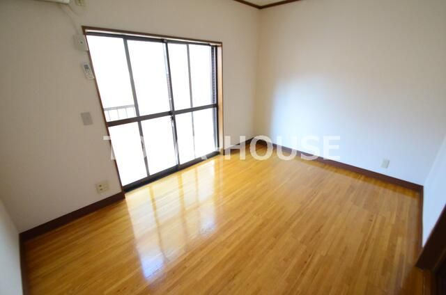 ドエル北山の洋室