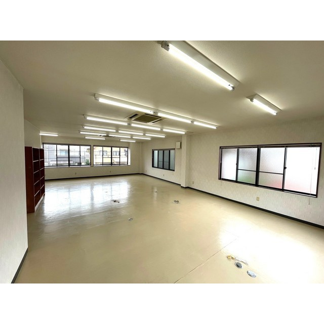 岐阜市明神町２丁目の事務所の居間・リビング