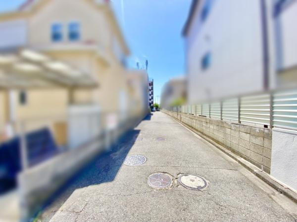 【その他】 | メイゾン初芝 | 毎日のお散歩も快適な緑に恵まれたエリアで、自然に包まれた穏やかな暮らしを実現するための、ゆとりある住環境が整っています。緑の潤いを感じながらホッと生活できそう。