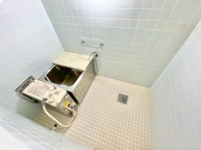 【浴室】 | メイゾン初芝 | 日頃の疲れを癒すにはもってこいの落ち着いた雰囲気のバスルームになります♪