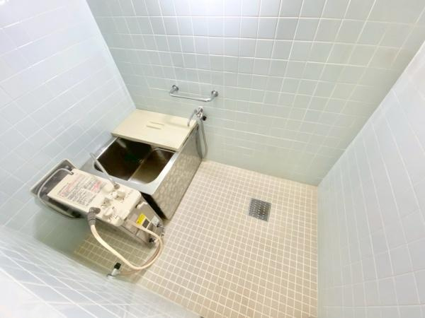 【浴室】 | メイゾン初芝 | 日頃の疲れを癒すにはもってこいの落ち着いた雰囲気のバスルームになります♪