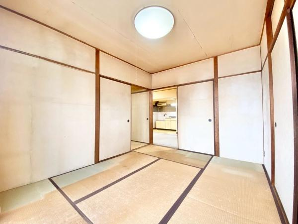 【和室】 | メイゾン初芝 | 和室は汎用性が高く様々な使い方ができます♪
収納もございます。