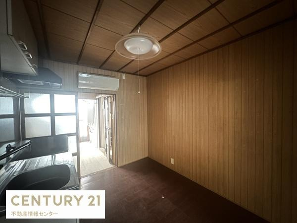 【居間・リビング】 | 西九条一丁目　中古テラス | 都心部へのアクセスも良好な立地です！