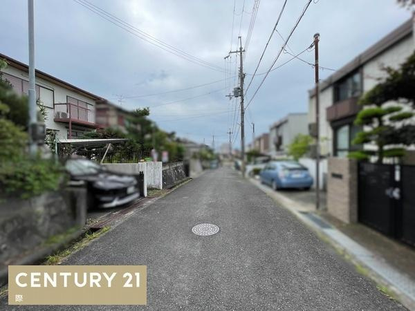 橋本市城山台2丁目　中古戸建の前面道路含む現地写真