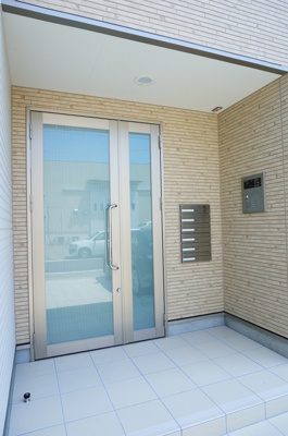 【エントランス】 | ベルメゾンⅢ | 清潔なエントランスです