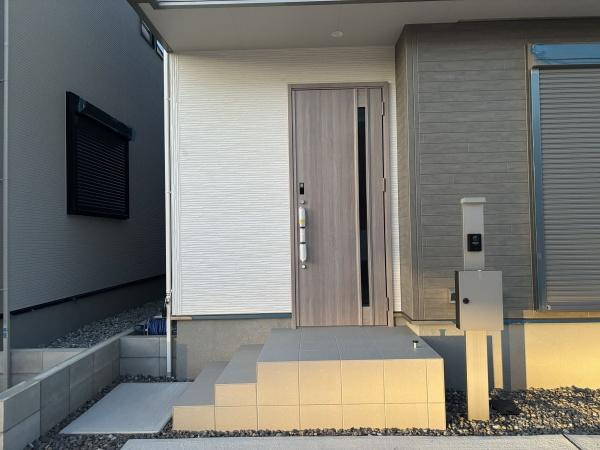 西尾市熊味町第1　全2棟・2号棟の玄関|訪れる人を心地よく迎え入れます。