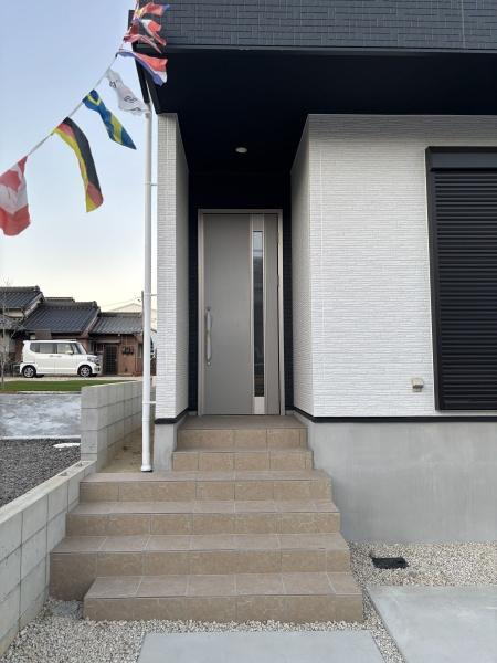 豊田市細谷町1期　全6棟・1号棟の玄関|訪れる人を心地よく迎え入れます。