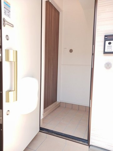 ヒカルサ市原姉ヶ崎ノースの玄関|収納もある玄関です