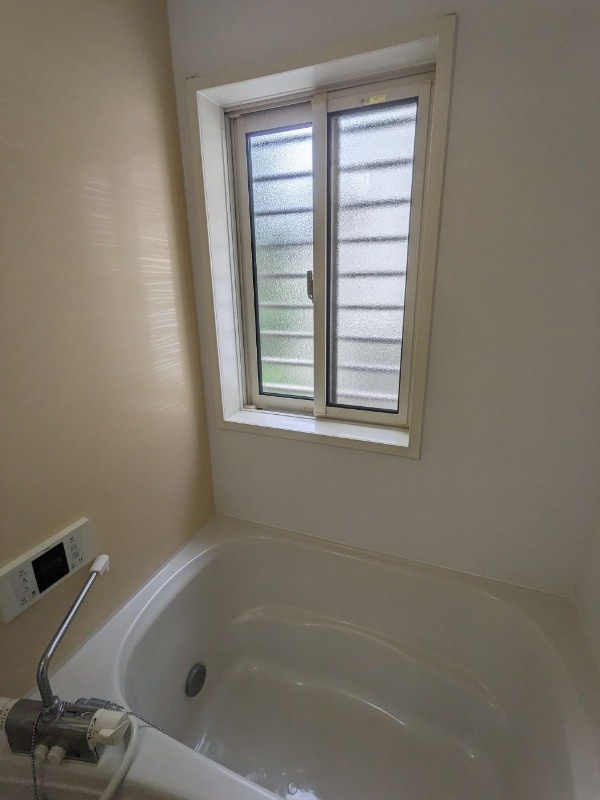 磯辺三丁目戸建の浴室|コンパクトで使いやすいお風呂です