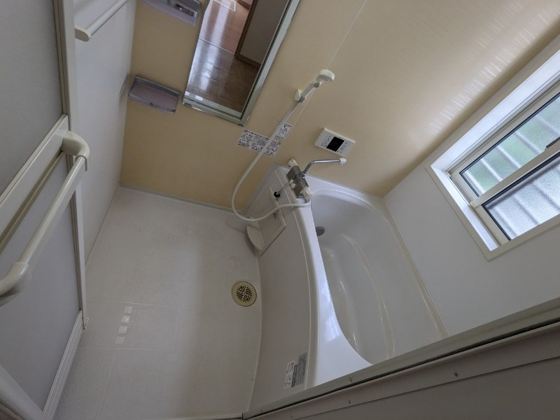 磯辺三丁目戸建の浴室|きれいなお風呂です