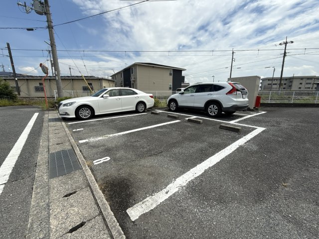 サンセールⅢの駐車場