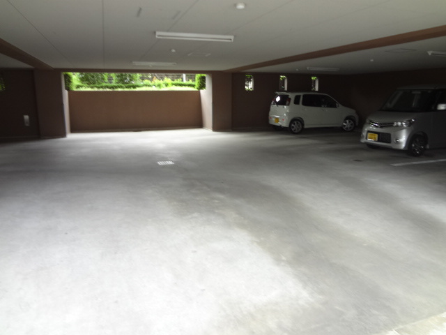 モントーレ久留米セントラルパーク【キャッシュバック対象】の駐車場|駐車場に車を止められます