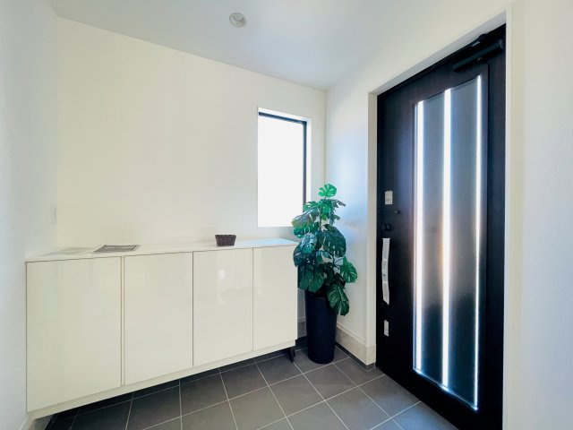 『八王子市新築戸建て』八王子市絹ケ丘1-15-3【仲介手数料無料】の玄関|～仲介手数料無料☆八王子ひなた不動産～八王子市絹ケ丘　新築戸建て