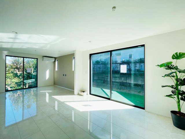 『八王子市新築戸建て』八王子市絹ケ丘1-15-3【仲介手数料無料】の居間・リビング|～仲介手数料無料☆八王子ひなた不動産～八王子市絹ケ丘　新築戸建て