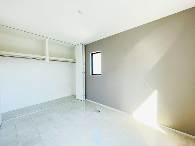 『八王子市新築戸建て』八王子市絹ケ丘1-15-3【仲介手数料無料】の洋室|～仲介手数料無料☆八王子ひなた不動産～八王子市絹ケ丘　新築戸建て