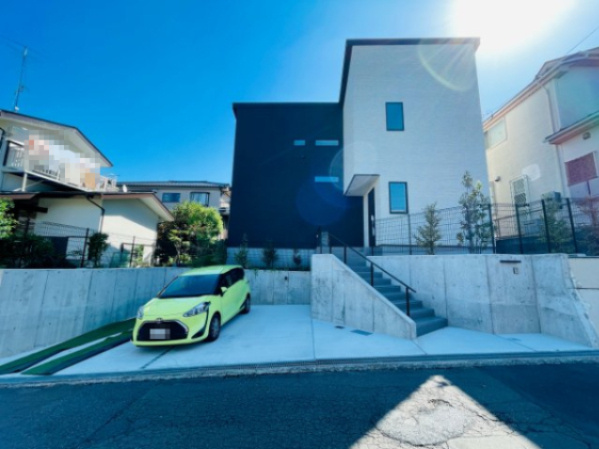 『八王子市新築戸建て』八王子市絹ケ丘1-15-3【仲介手数料無料】の玄関|～仲介手数料無料☆八王子ひなた不動産～八王子市絹ケ丘　新築戸建て