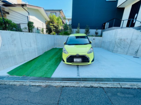 祝成約　八王子市　絹ケ丘　新築戸建ての駐車場|～仲介手数料無料☆八王子ひなた不動産～八王子市絹ケ丘　新築戸建て
