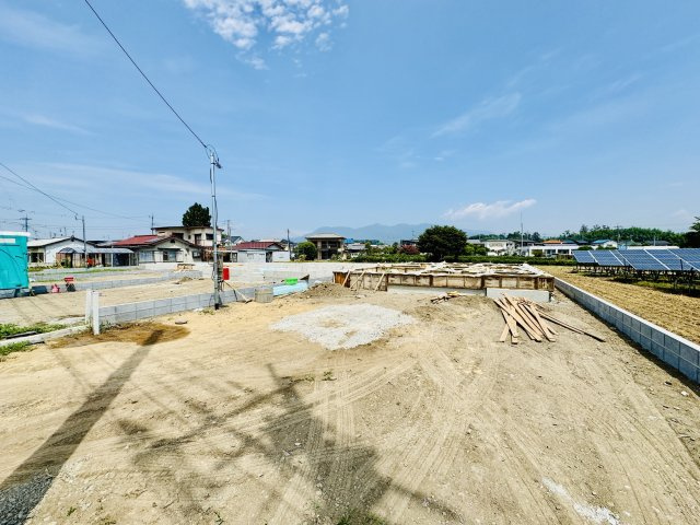 前橋市粕川町女渕第2　３号棟(全４棟)　クレイドルガーデン　新築建売分譲の前面道路含む現地写真