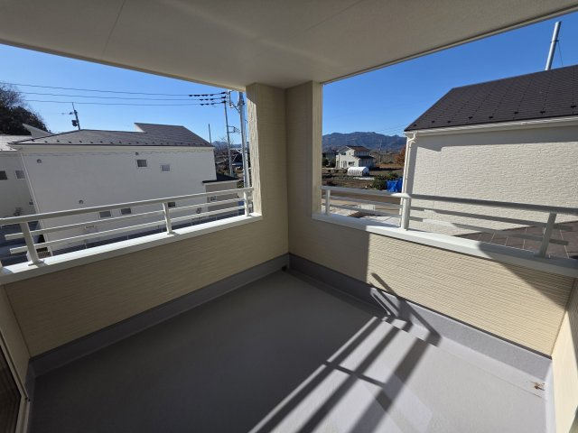 【バルコニー】 | リーブルガーデン．S　寄居露梨子　 | ２号棟現地バルコニー（2025年12月06日）撮影