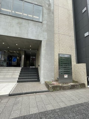 井門神宮前六丁目ビルのエントランス