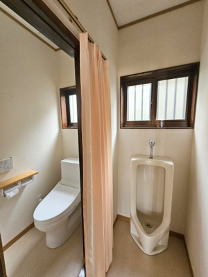 【トイレ】 | 本城町戸建て | 落ち着いた色調のトイレです