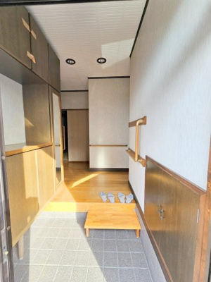 【玄関】 | 本城町戸建て | 明るい玄関です
