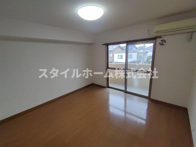 ビアンシュール美園の居間・リビング