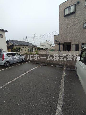 ビアンシュール美園の駐車場