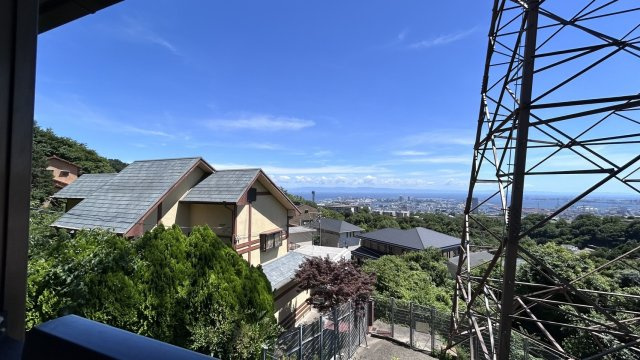 東灘区住吉台中古戸建の展望|２階からの眺望です。晴れた日には海が見え、神戸の景色を楽しむことができます。