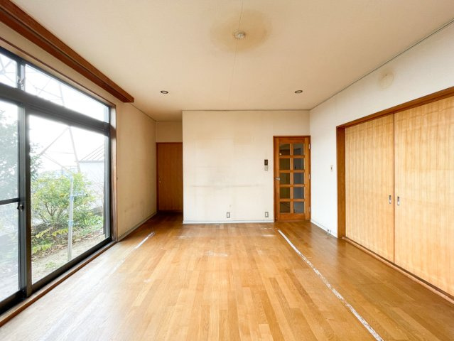 東灘区住吉台中古戸建の居間・リビング