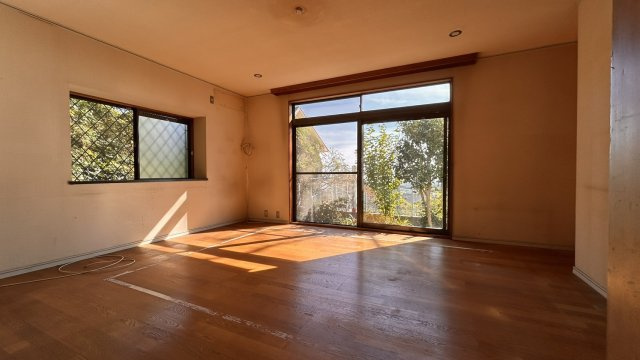 東灘区住吉台中古戸建の居間・リビング