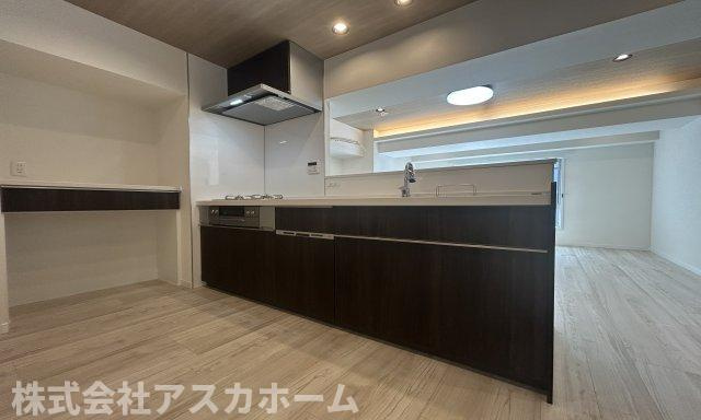 ハイライフ横浜のキッチン|ご夫婦や親子での料理をする時間が楽しくなる使い勝手の良い、広いワークトップ♪充実の最新設備が魅力◎