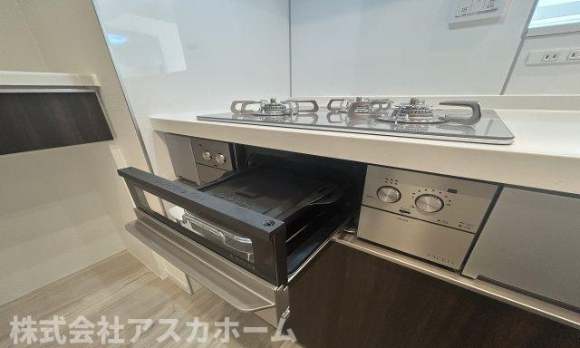 ハイライフ横浜のキッチン|3つ口コンロのグリルは両面焼きグリル付き♪