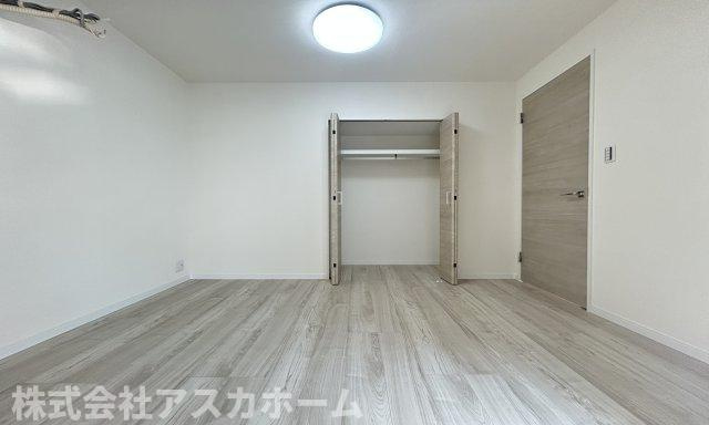 ハイライフ横浜の洋室|落ち着いた色合いの室内は、寝室に最適です♪