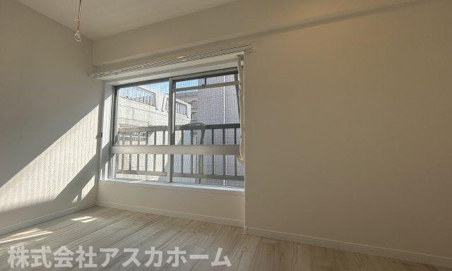 ハイライフ横浜のその他|しっかりとした広さのサンルーム♪忙しい毎日に嬉しい部屋干し設備♪浴室乾燥機と併せて家事効率UP♪