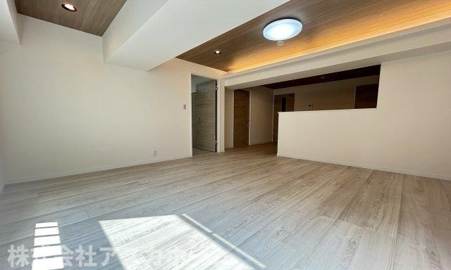 ハイライフ横浜の居間・リビング|落ち着いた空間を演出してくれるおしゃれなライティング♪