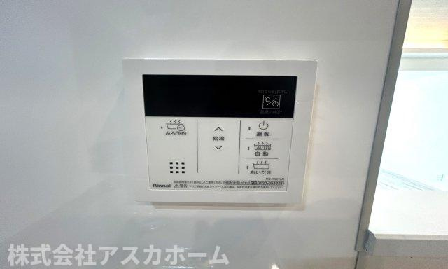 ハイライフ横浜の設備|家事の最中でもお風呂のお湯を出したい時はボタン一つでお湯を出せる便利設備♪お料理しながらの片手間でお風呂の準備も楽々です♪